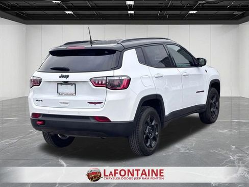 Used 2023 Jeep Compass Trailhawk image 5