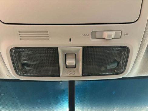 Used 2010 Subaru Forester 2.5X Premium image 25