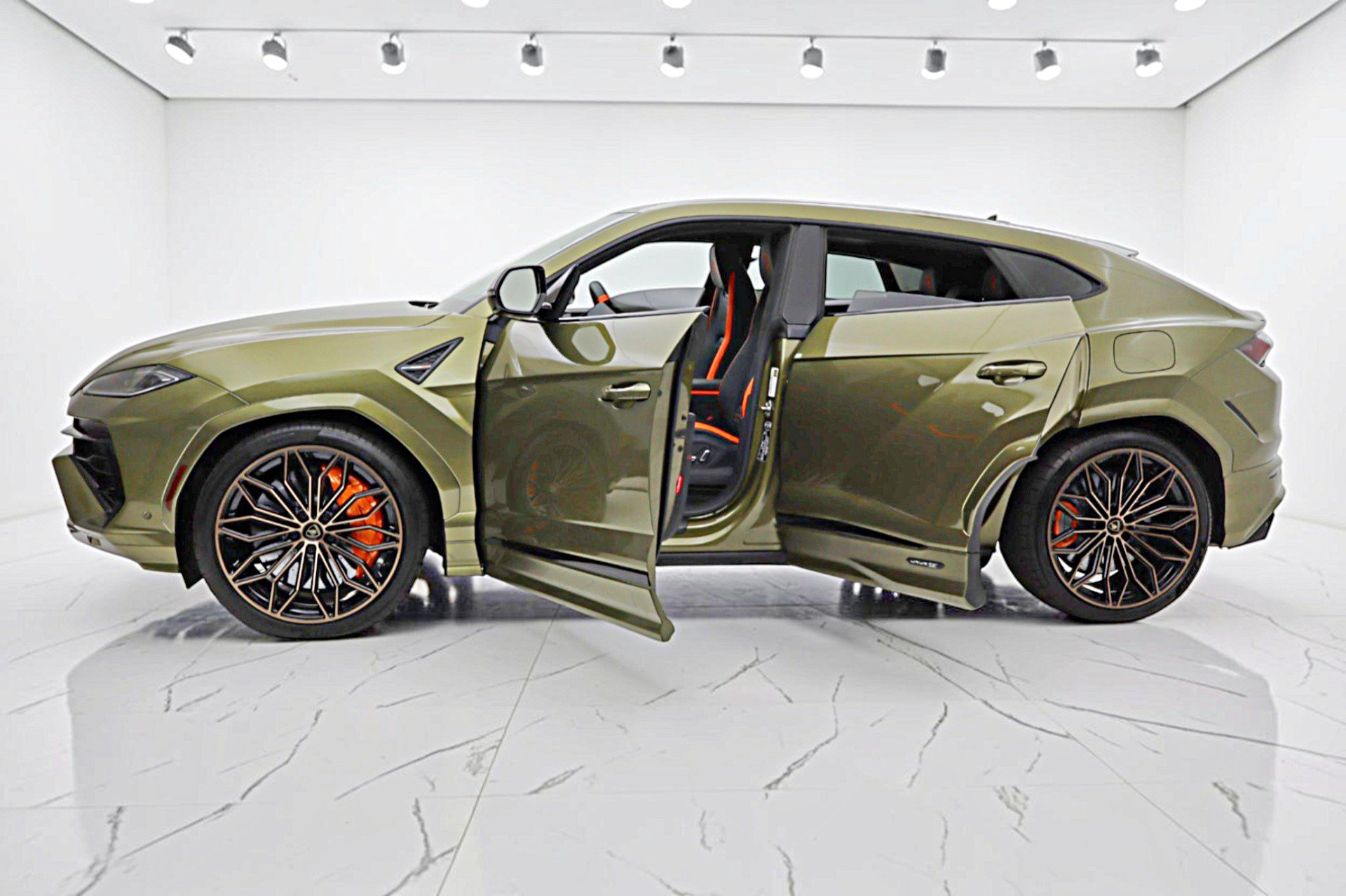 Used 2026 Lamborghini Urus SE AWD/4WD image 5