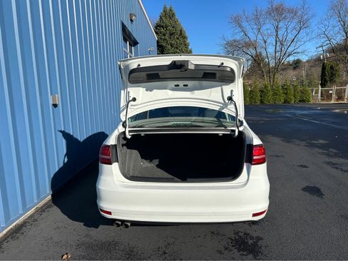 Used 2017 Volkswagen Jetta SE image 13