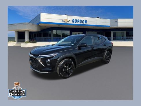 Used 2025 Chevrolet Trax LT FWD image 1