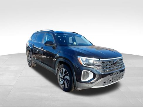 Used 2025 Volkswagen Atlas SE image 22