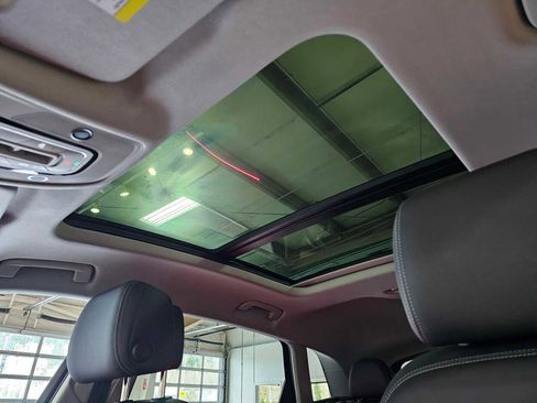 Used 2023 Audi e-tron Premium Plus w/ Premium Plus Package image 24