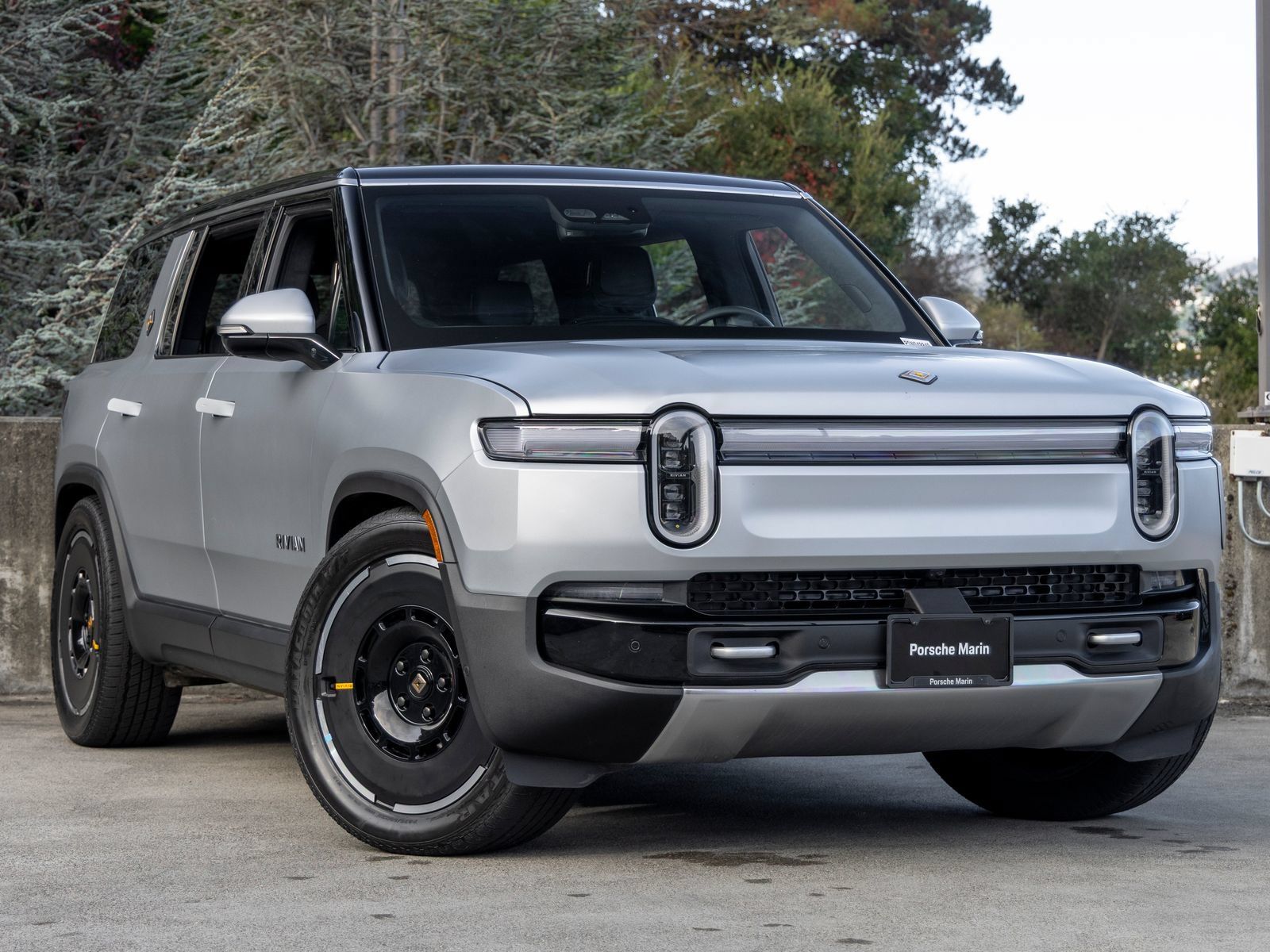 Used 2025 Rivian R1S Adventure Dual AWD/4WD image 6