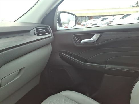 Used 2024 Ford Escape Platinum image 18