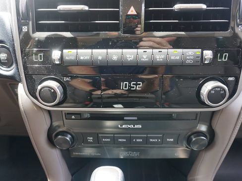 Used 2023 Lexus GX 460 Premium w/ Accessory Package AWD/4WD image 12