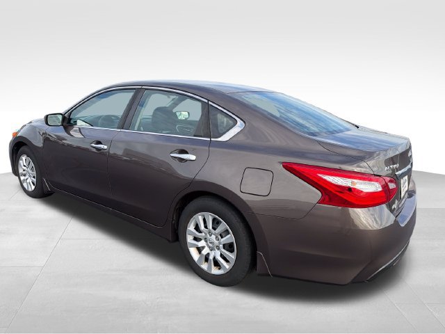 Used 2017 Nissan Altima 2.5 S w/ Power Driver Seat Package FWD image 3