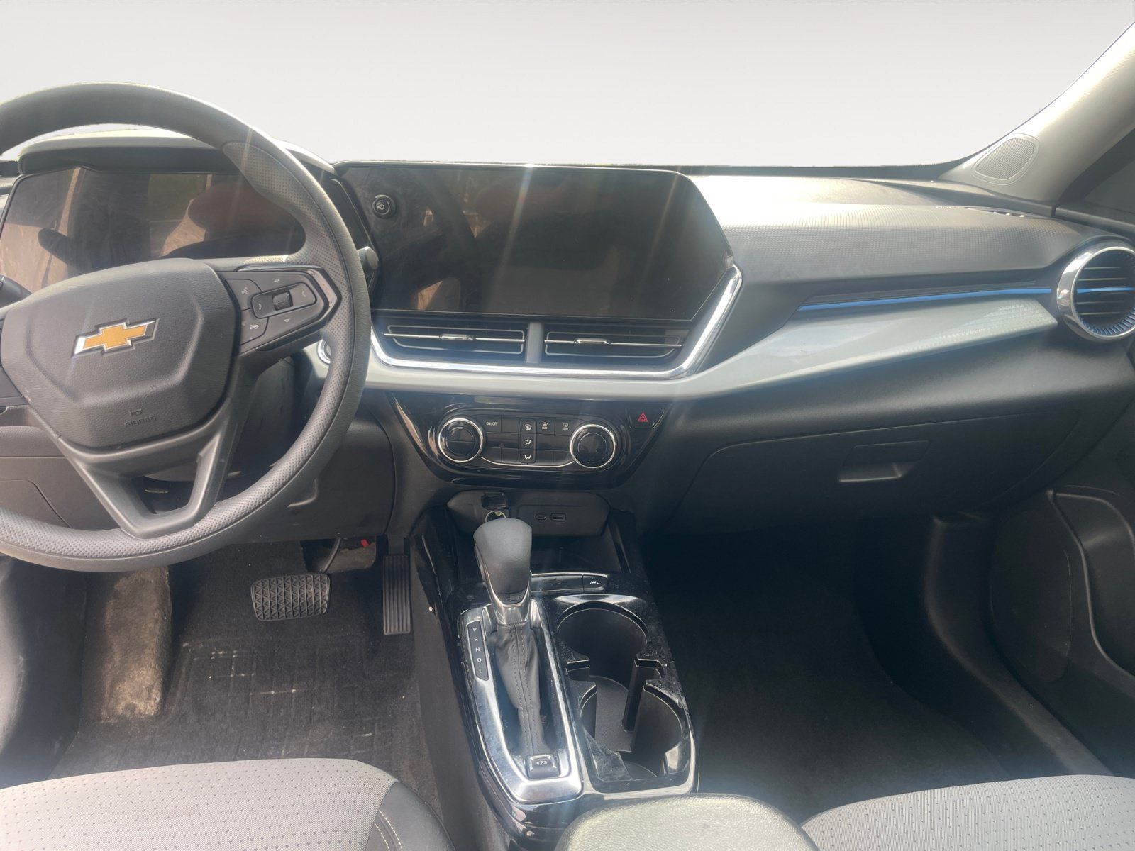 Used 2025 Chevrolet Trax LT w/ Sunroof Package FWD image 11