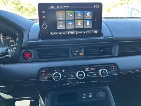 Used 2024 Honda Pilot TrailSport image 8