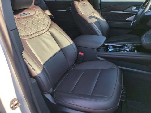 Used 2025 Ford Explorer Platinum w/ Ultimate Package AWD/4WD image 36