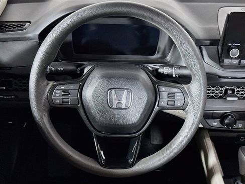 Used 2025 Honda Accord SE image 13