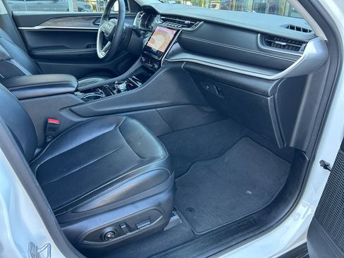 Used 2023 Jeep Grand Cherokee L Limited image 16