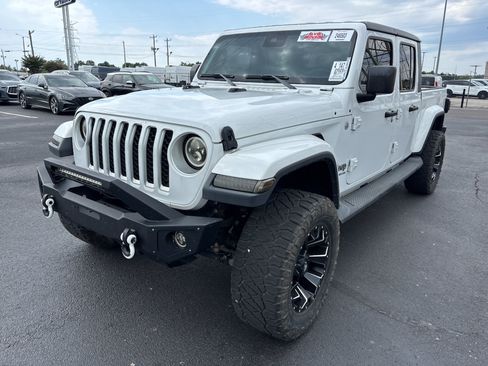 Used 2020 Jeep Gladiator Overland AWD/4WD image 2
