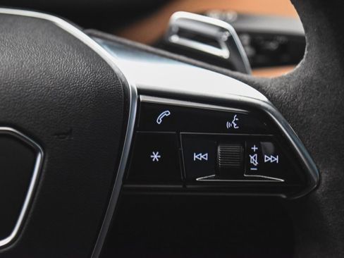 Used 2022 Audi e-tron GT Premium Plus image 26