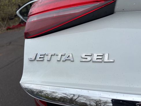 Used 2017 Volkswagen Jetta SEL FWD image 16