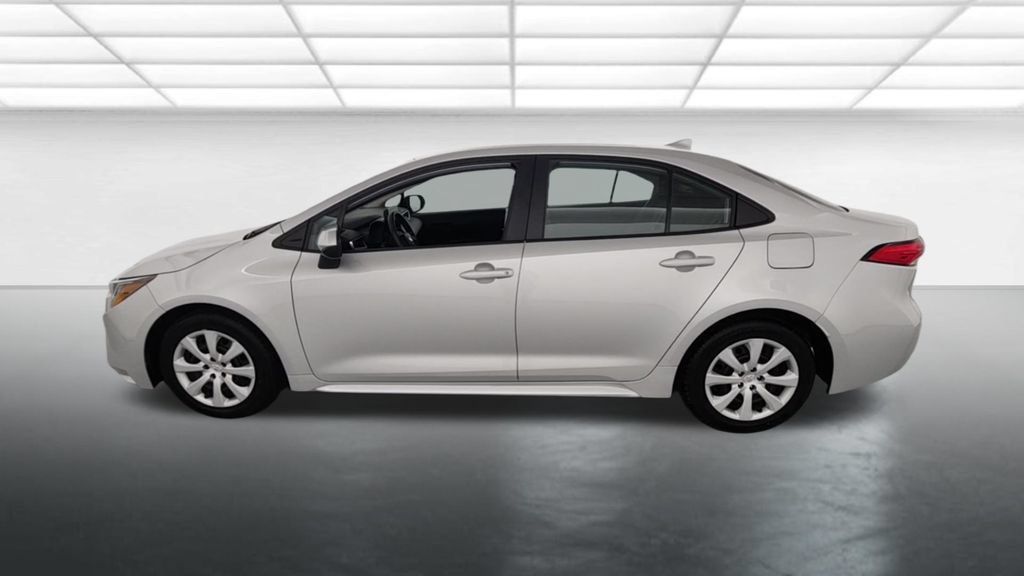 Used 2024 Toyota Corolla LE FWD image 4