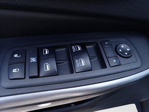 Used 2019 Jeep Cherokee Limited AWD/4WD image 11