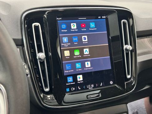 Used 2023 Volvo XC40 Recharge Plus image 22