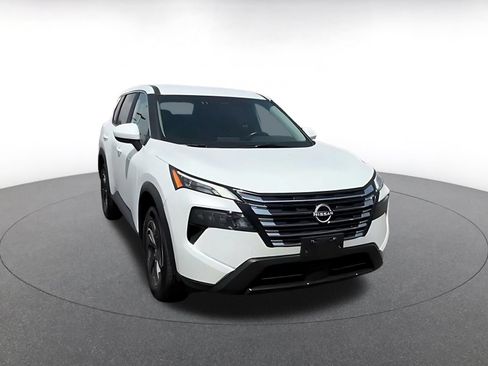 Used 2025 Nissan Rogue SV AWD/4WD image 3