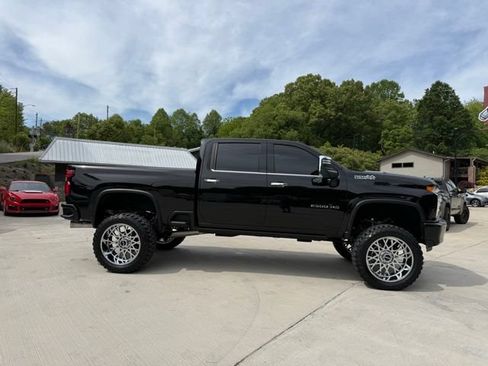 Used 2022 Chevrolet Silverado 2500 High Country w/ LPO, Hitch Package AWD/4WD image 3