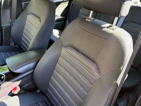 Used 2016 Ford Fusion SE FWD image 11