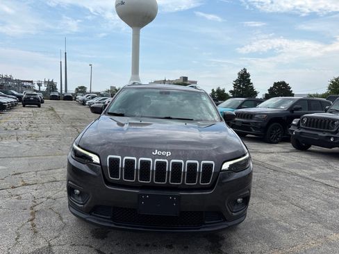 Used 2019 Jeep Cherokee Latitude Plus w/ Comfort/Convenience Group AWD/4WD image 2