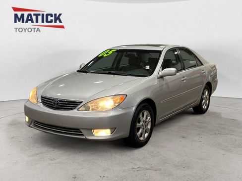 Used 2005 Toyota Camry LE FWD image 3