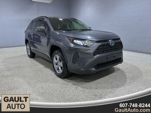 Certified 2022 Toyota RAV4 LE image 1