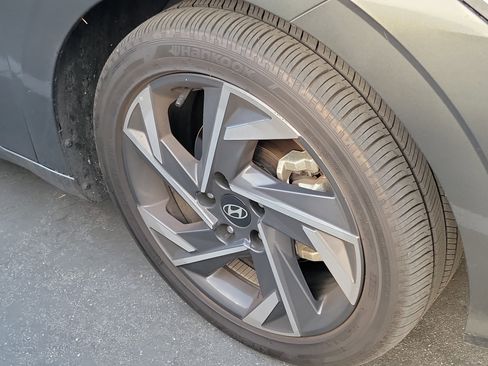 Used 2025 Hyundai Elantra SEL FWD image 4