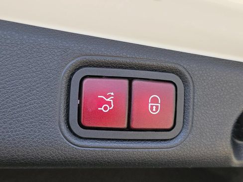 Used 2019 Mercedes-Benz E 300 4MATIC image 13
