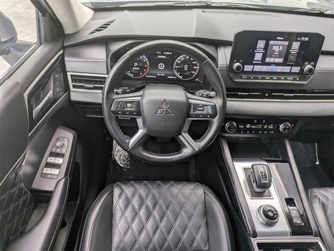 Used 2024 Mitsubishi Outlander SEL Black Edition image 18