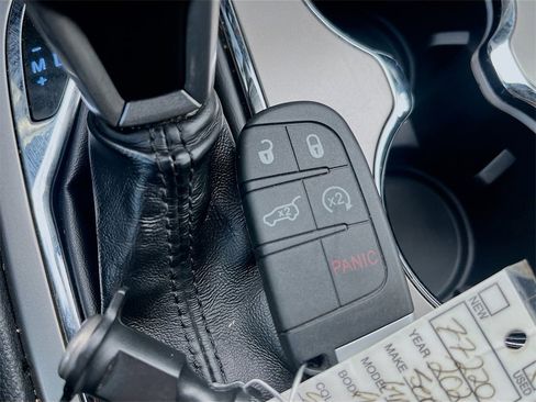 Used 2021 Jeep Grand Cherokee Laredo X image 34