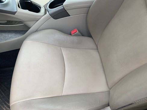 Used 2012 Toyota Prius Four w/ Deluxe Solar Roof Pkg FWD image 16