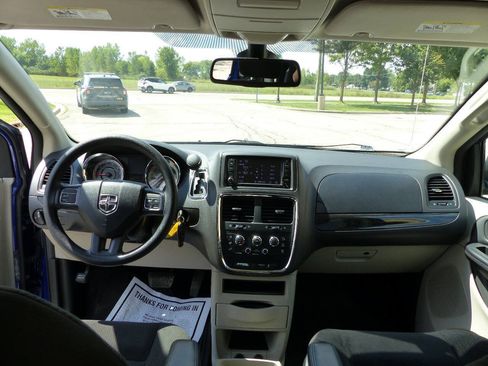 Used 2019 Dodge Grand Caravan SE FWD image 37