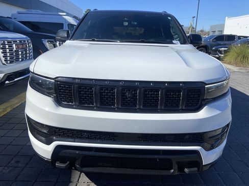 Used 2023 Jeep Grand Wagoneer Series III w/ Rear Seat Video Group 1 image 6