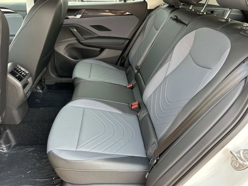 New 2025 Volkswagen Tiguan SE image 12