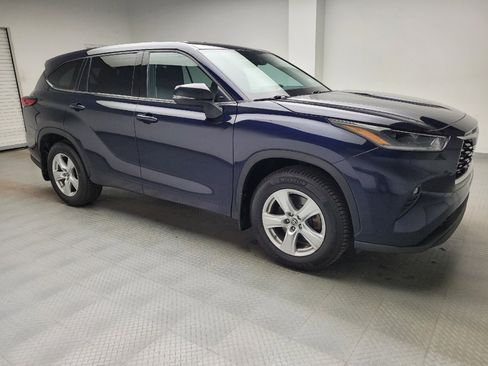 Used 2021 Toyota Highlander LE image 11