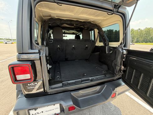Used 2019 Jeep Wrangler Unlimited Rubicon AWD/4WD image 15