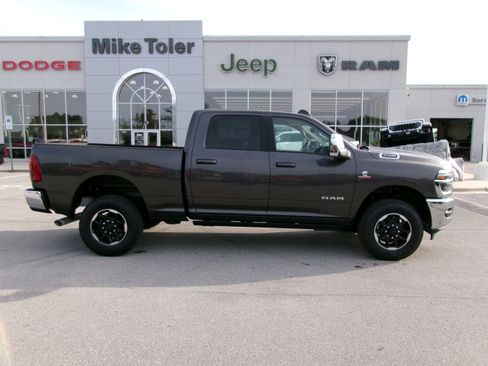 New 2025 RAM 2500 Laramie AWD/4WD image 5