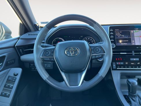 Used 2020 Toyota Avalon Limited image 12
