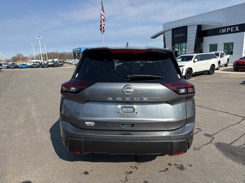 Used 2025 Nissan Rogue SV image 4