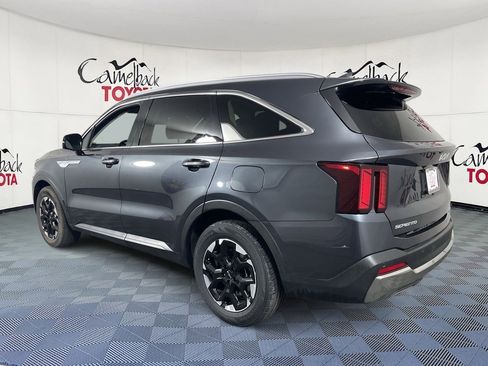 Used 2024 Kia Sorento S image 5