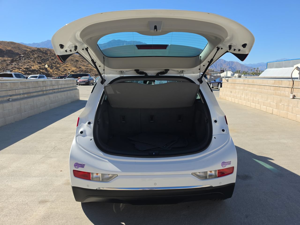 Used 2019 Chevrolet Bolt Premier w/ Infotainment Package FWD image 25
