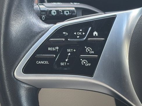 Used 2024 Mercedes-Benz GLC 300 image 11