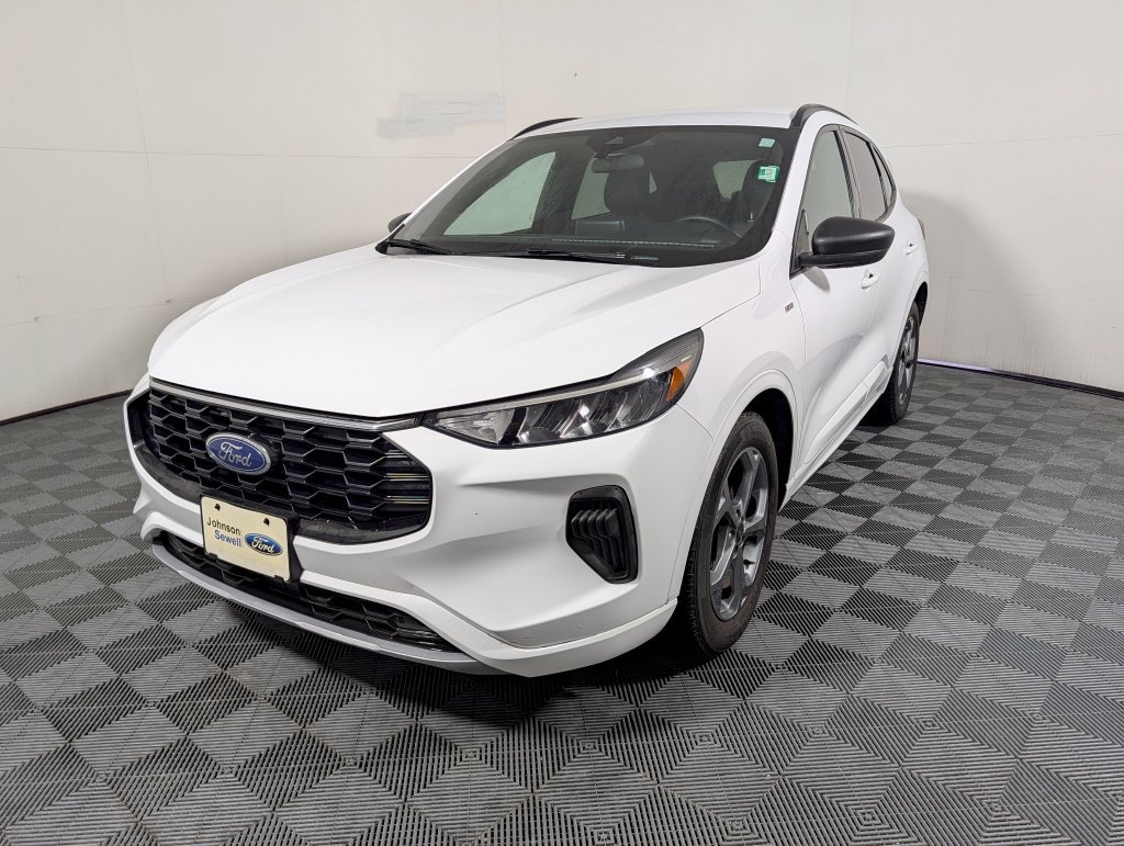 Certified 2023 Ford Escape ST-Line w/ Cold Weather Package FWD image 4