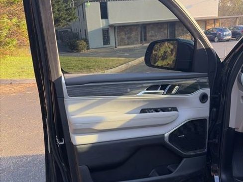 Used 2022 Jeep Wagoneer Series II w/ Premium Group I image 12