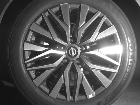 Used 2025 Nissan Altima 2.5 SV FWD image 12