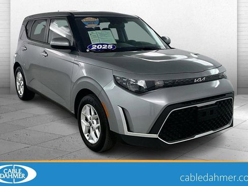Used 2025 Kia Soul LX FWD image 1
