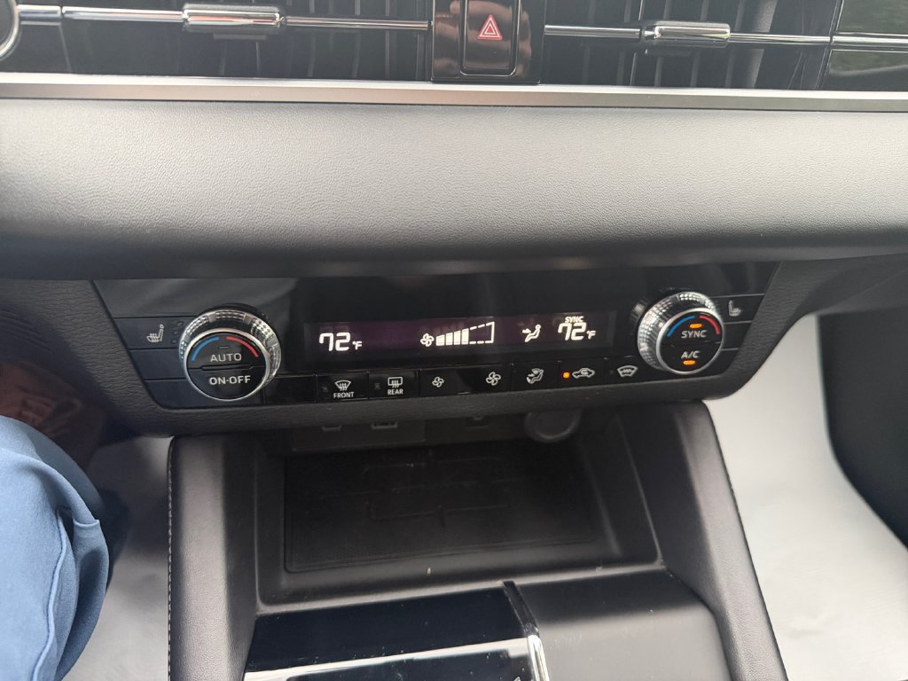 Used 2024 Mitsubishi Outlander 4WD Plug-In Hybrid image 29