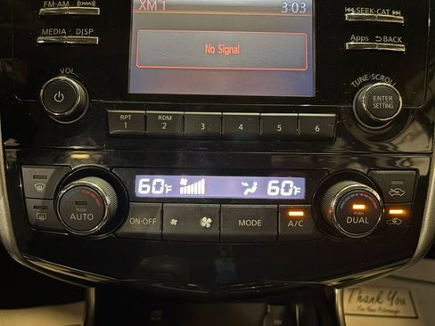 Used 2015 Nissan Altima 2.5 SV w/ Convenience Package image 21